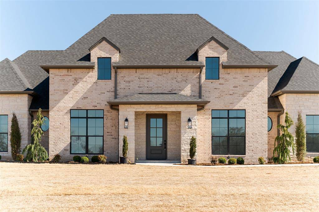 2439 Friend CIR, Chickasha, OK 73018