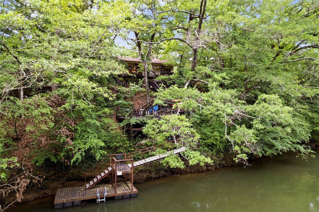 868 Red Fox RD, Broken Bow, OK 74728