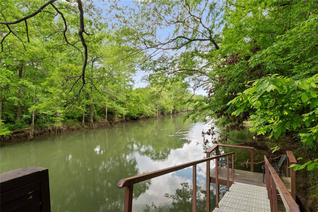 868 Red Fox RD, Broken Bow, OK 74728