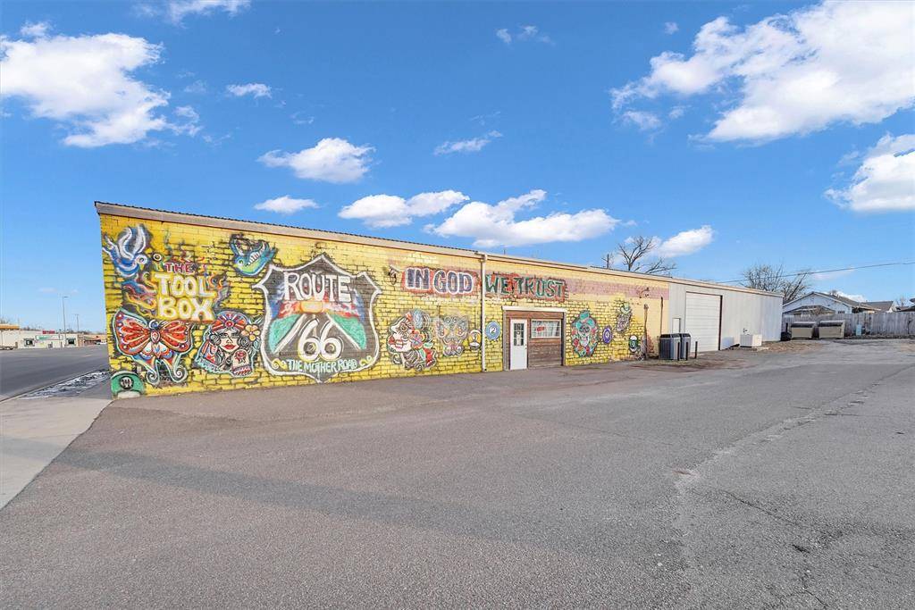 1402 W 3rd ST, Elk City, OK 73644