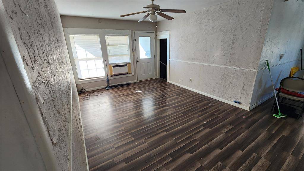 924 Cherokee PL, Lindsay, OK 73052