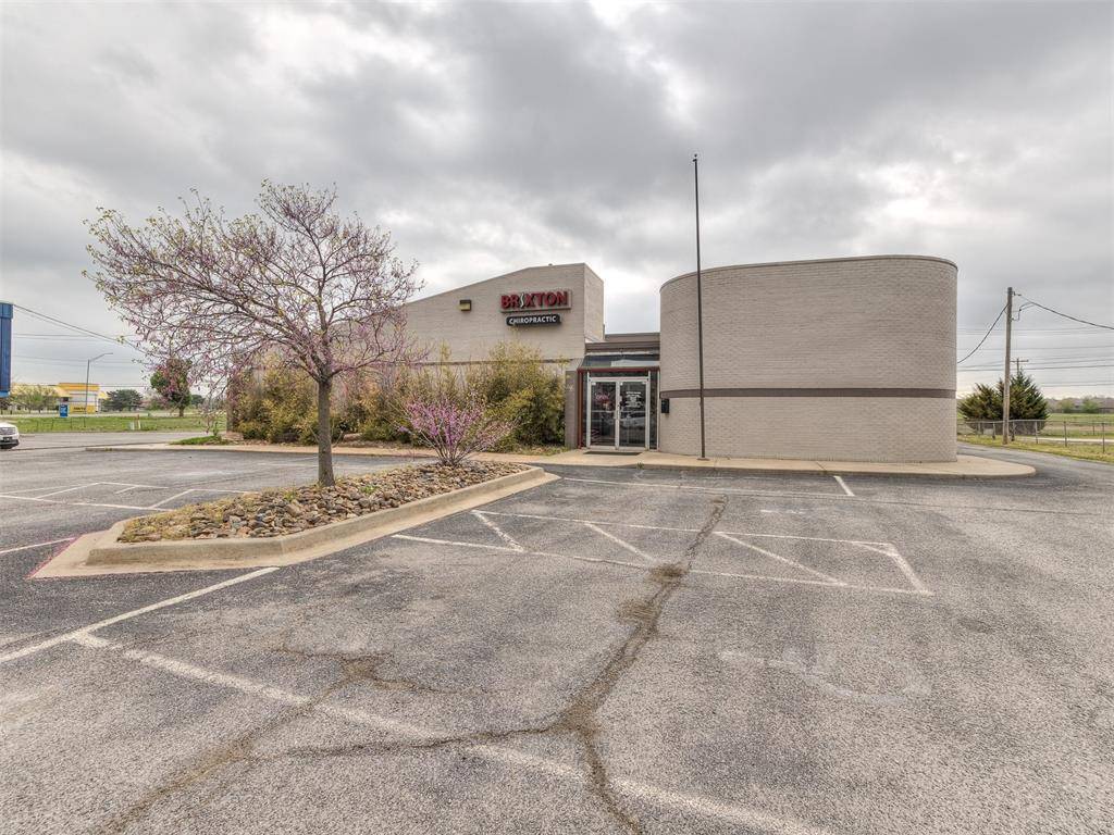 7304 N Comanche AVE, Warr Acres, OK 73132