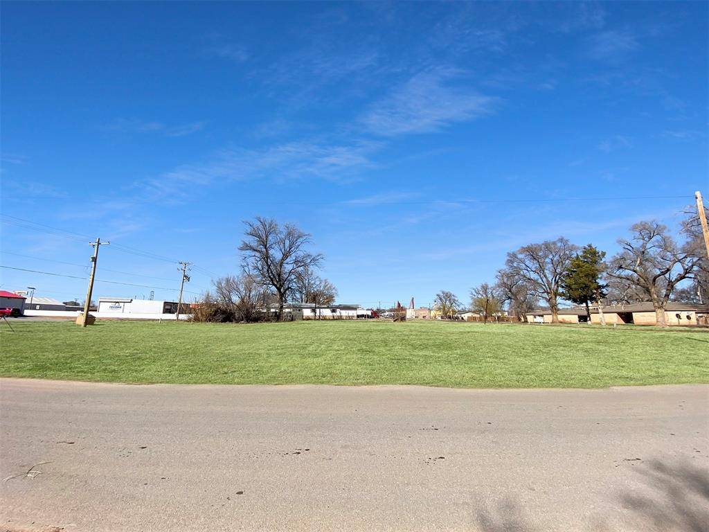 119 E Greer AVE, Sayre, OK 73662
