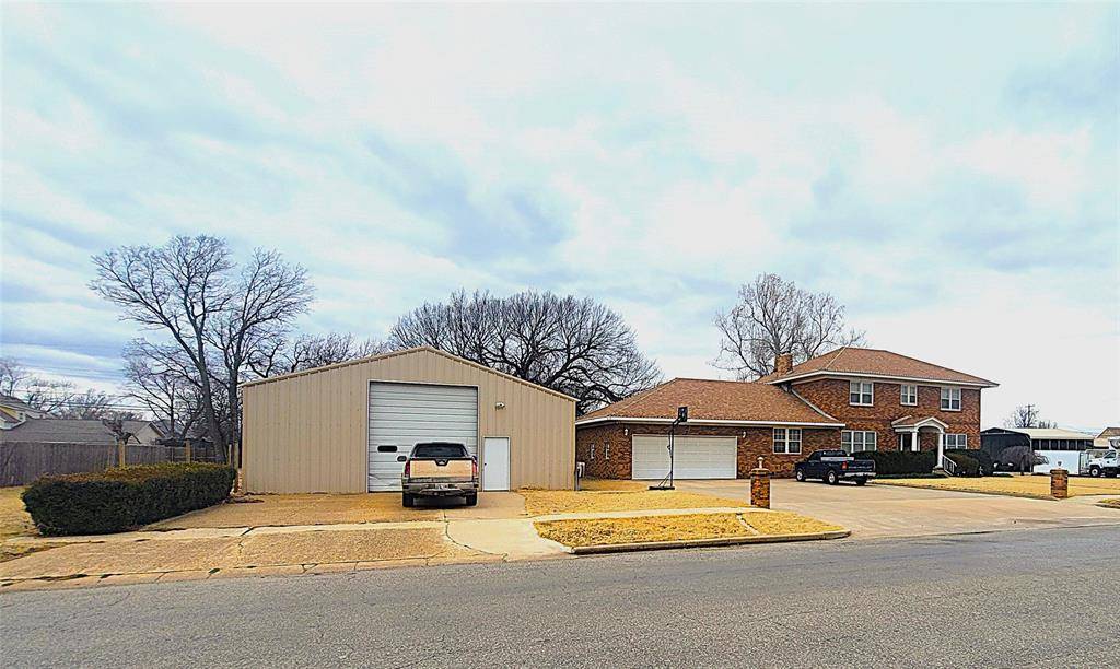 521 N Noble AVE, Watonga, OK 73772