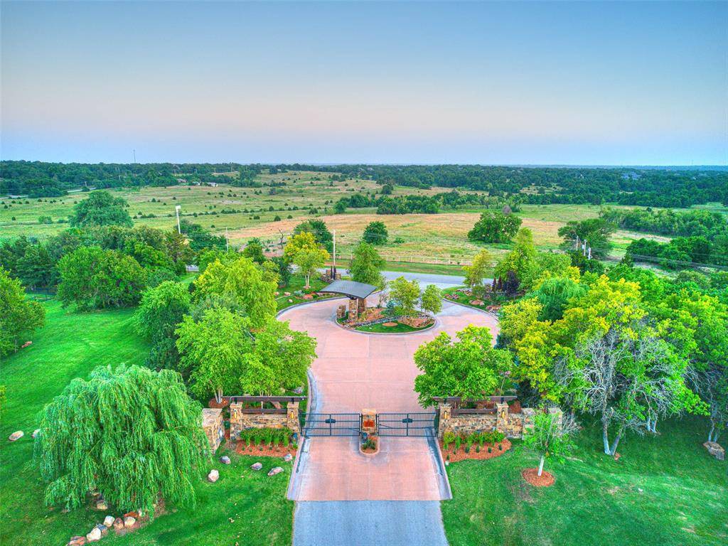 6001 Harper Creek TRL, Edmond, OK 73034