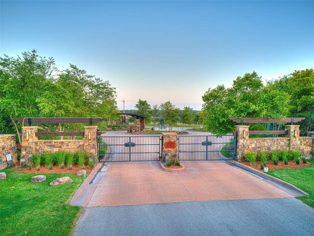 6001 Harper Creek TRL, Edmond, OK 73034