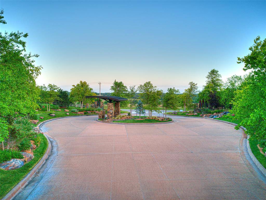 6001 Harper Creek TRL, Edmond, OK 73034