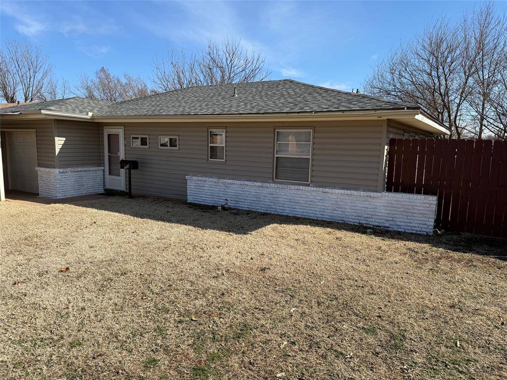 329 S 24th ST, Clinton, OK 73601