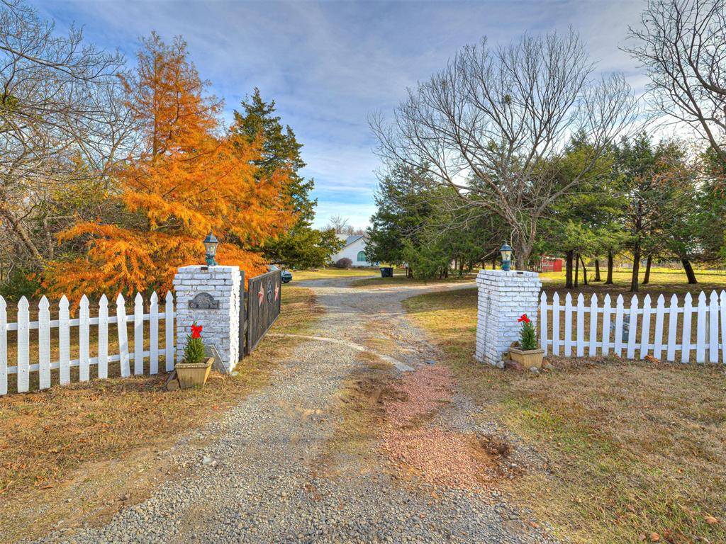 205 N Old Stroud RD, Stroud, OK 74079