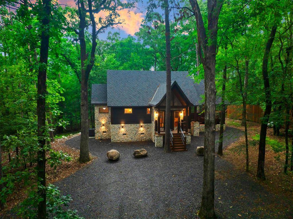 667 Chinook RD, Broken Bow, OK 74728