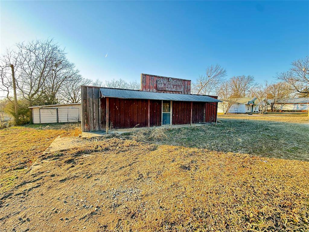 103 S Shawnee AVE, Okemah, OK 74859