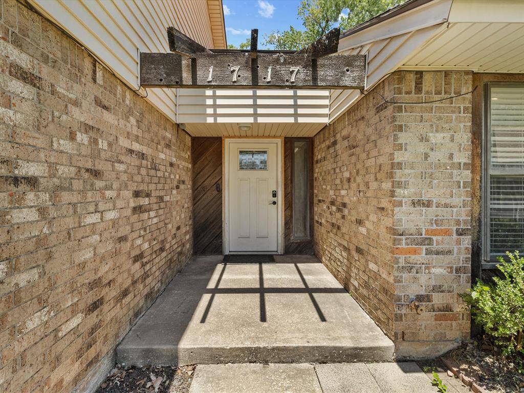1717 Crest CIR, Oklahoma City, OK 73130