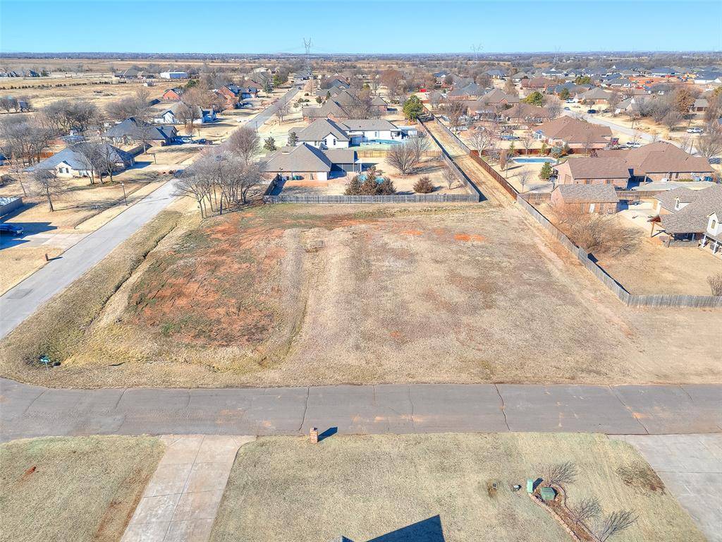 13033 SW 10th ST, Yukon, OK 73099