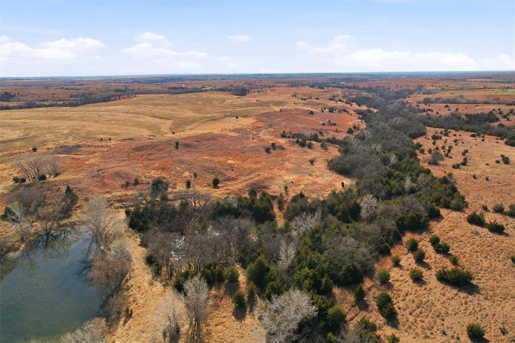 8097 N 2010 RD, Leedey, OK 73654