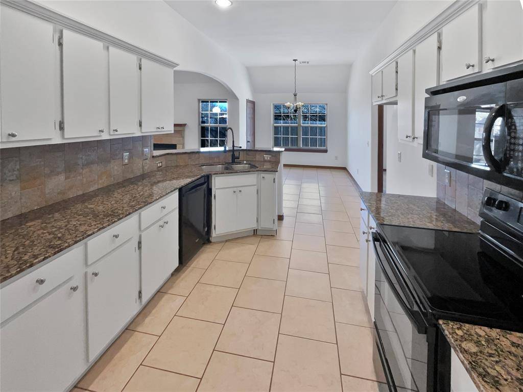 305 N Lakeside TER, Mustang, OK 73064