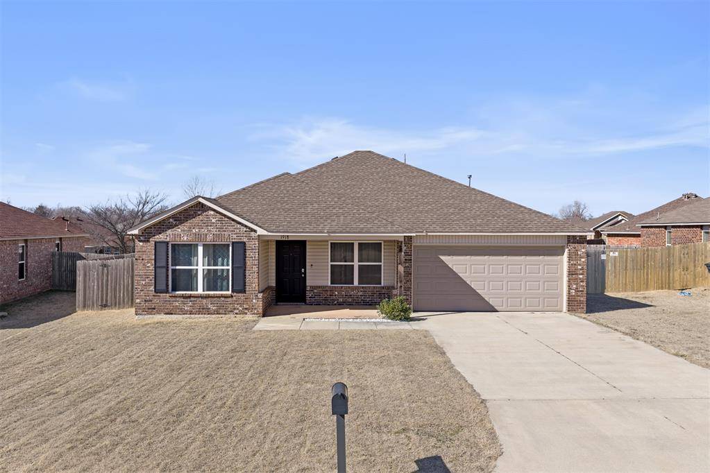 1918 Oak Tree, Shawnee, OK 74804