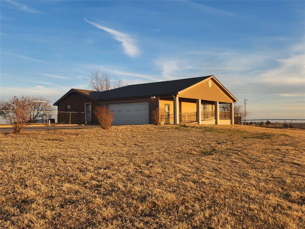 21133 County 2560 ST, Binger, OK 73009