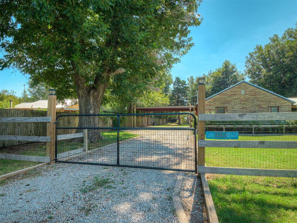 8816 NE 17th ST, Midwest City, OK 73141