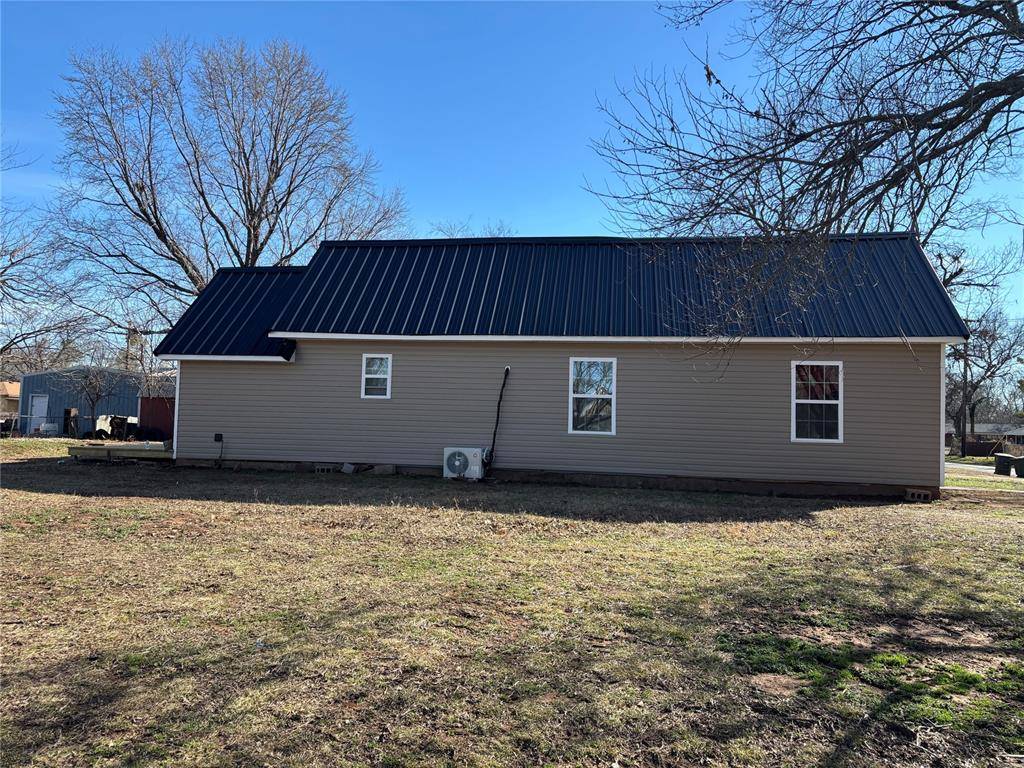 320 E Avenue AVE, Pauls Valley, OK 73075