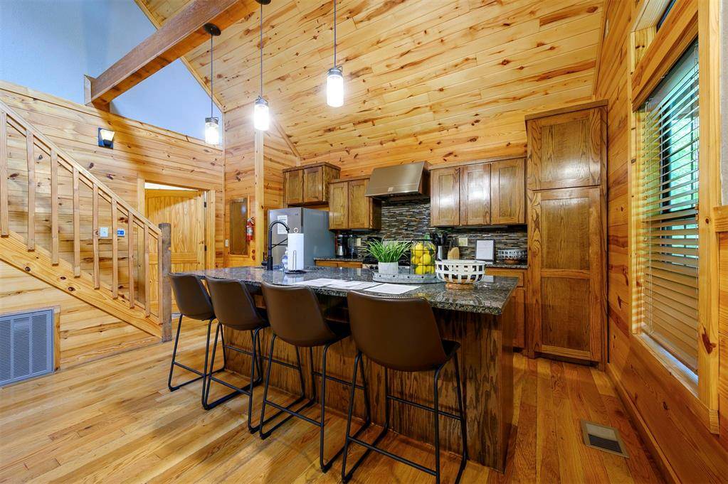 243 Deer Creek TRL, Broken Bow, OK 75728