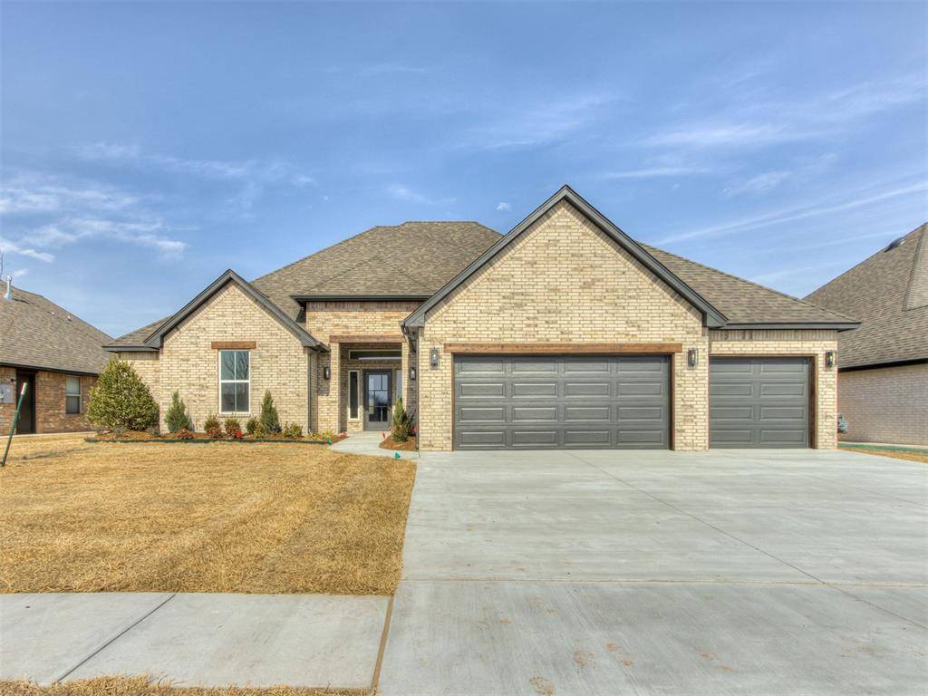 1913 SW 40th ST, Moore, OK 73160