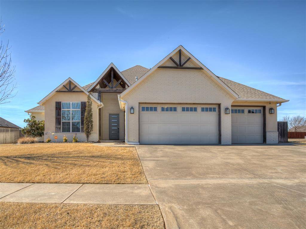 4205 Bridge Wood LN, Mustang, OK 73064
