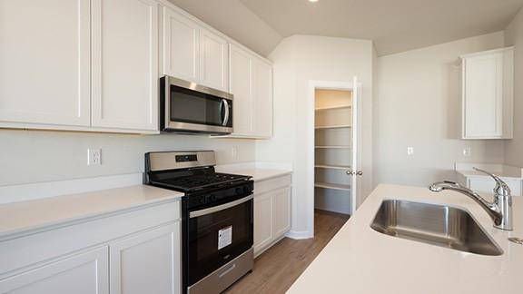 1228 E Stallion LN, Mustang, OK 73064
