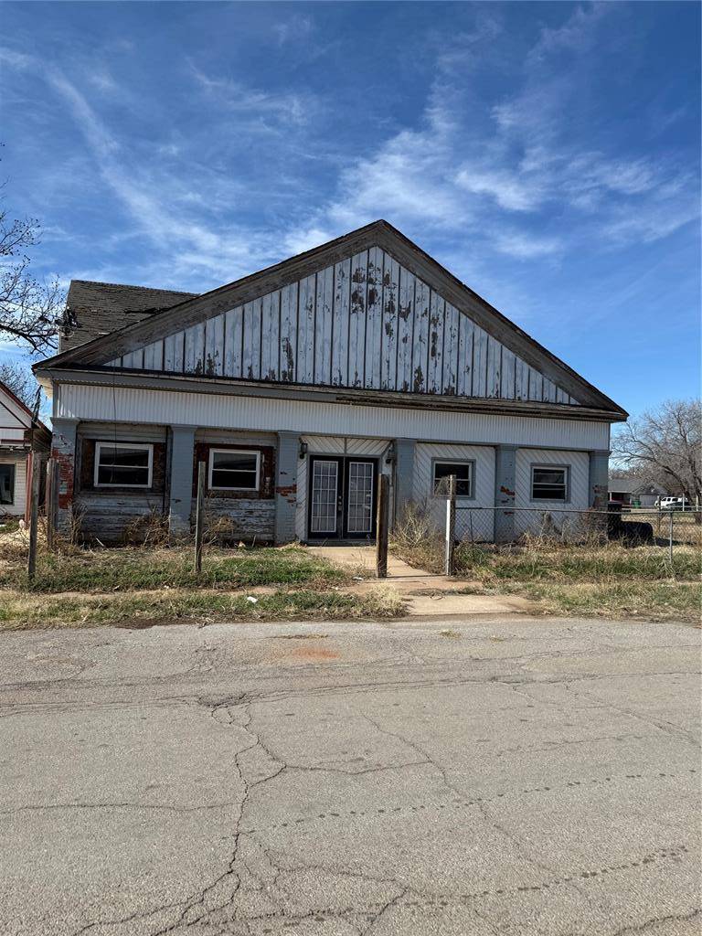 502 W Jefferson ST, Mangum, OK 73554
