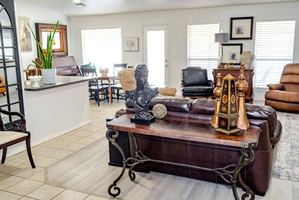 112 Hunter Hill DR, Elk City, OK 73644