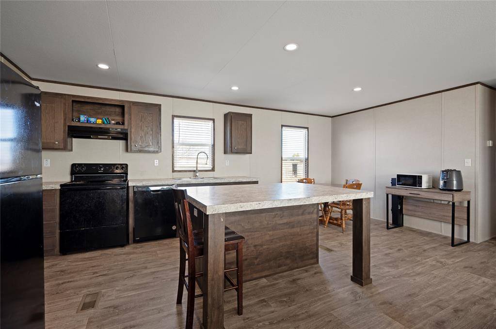 12201 Meadowlake, Guthrie, OK 73044