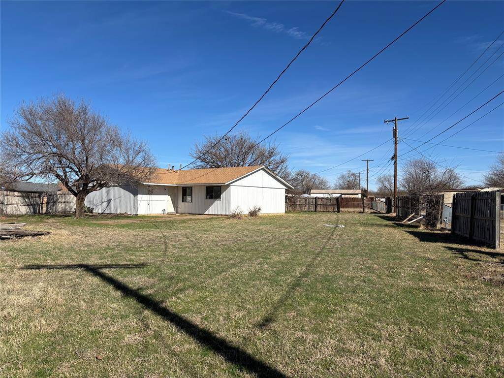 304 Saturn ST, Altus, OK 73521