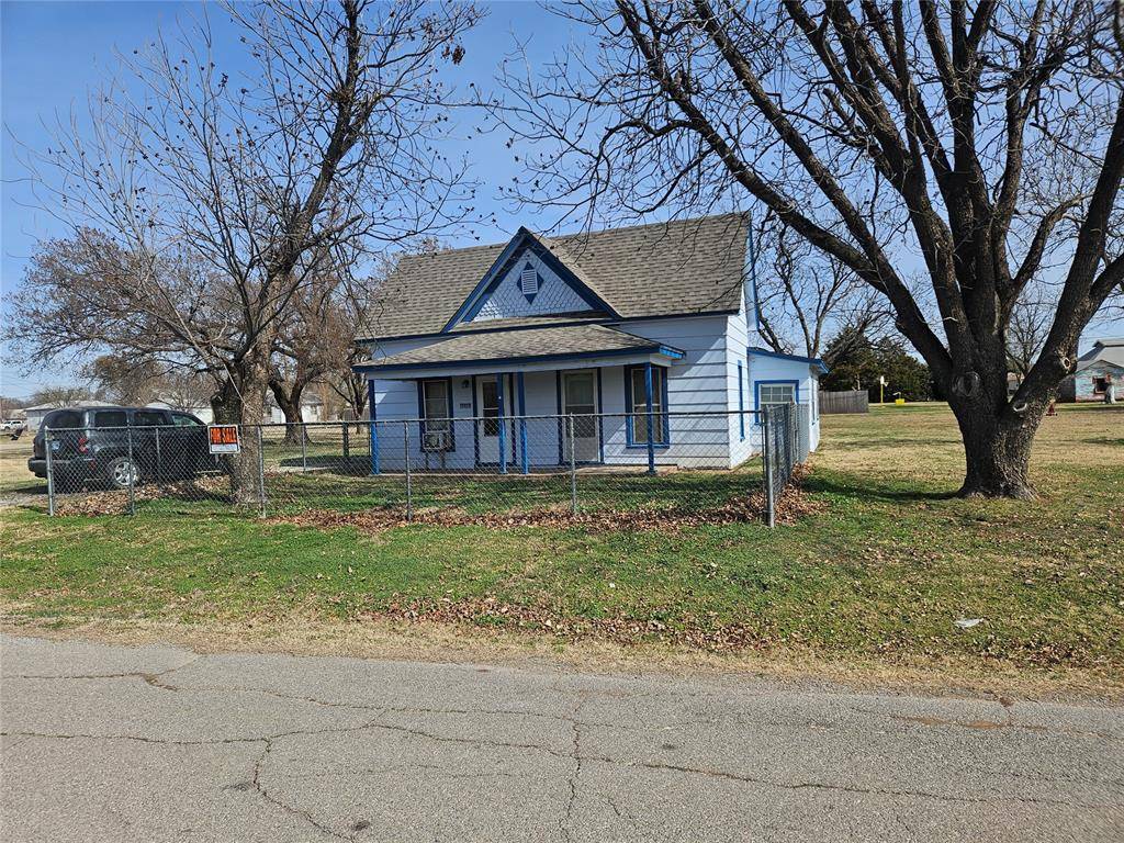 1106 S 11th ST, Frederick, OK 73542