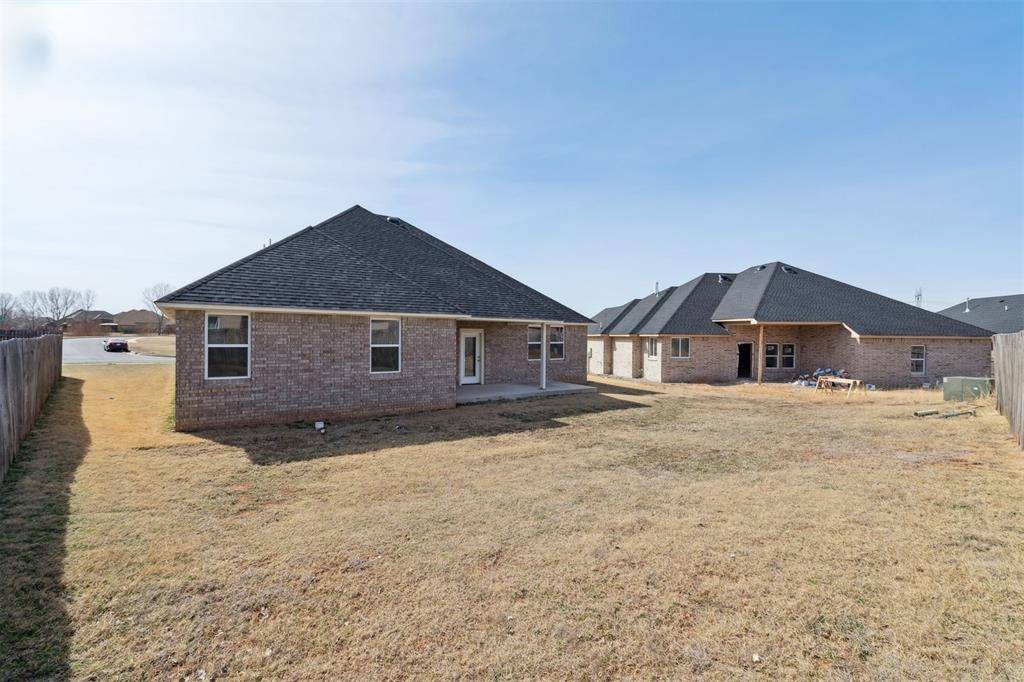 13500 Carlisle Crossing DR, Yukon, OK 73099