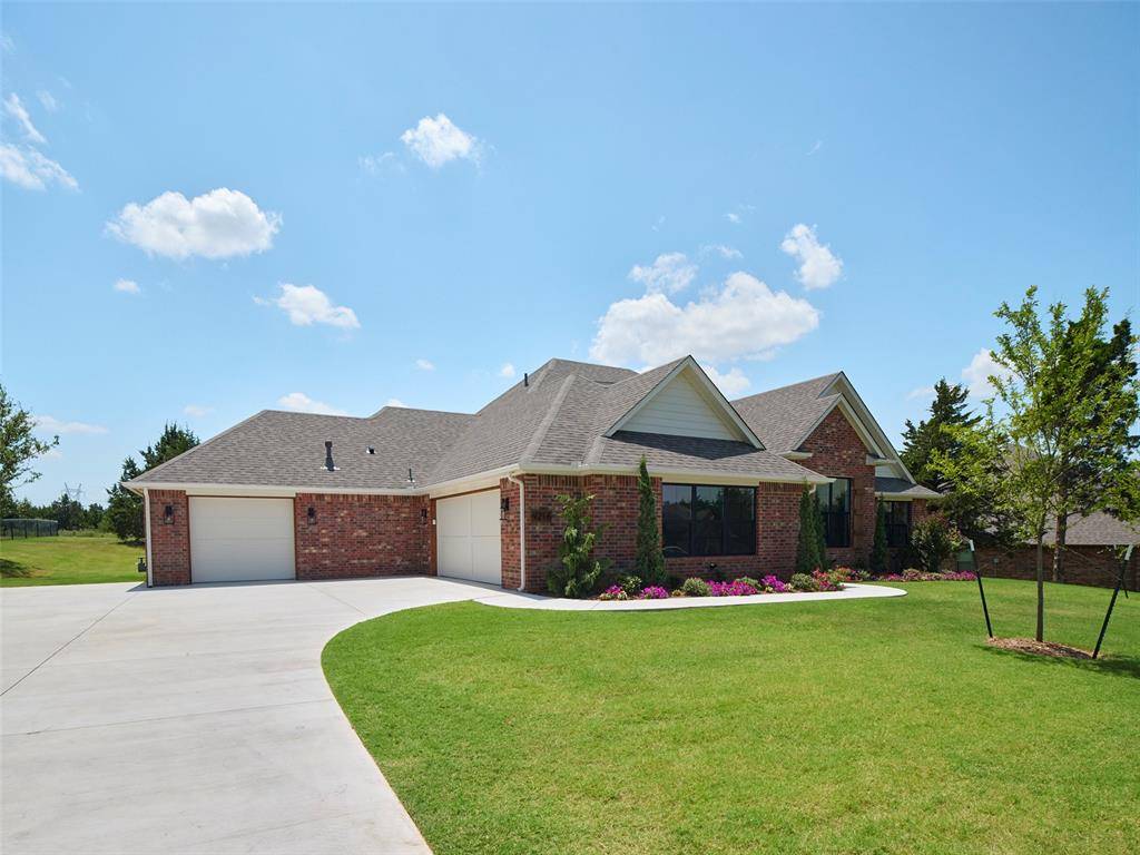 9216 SW 92nd ST, Mustang, OK 73064