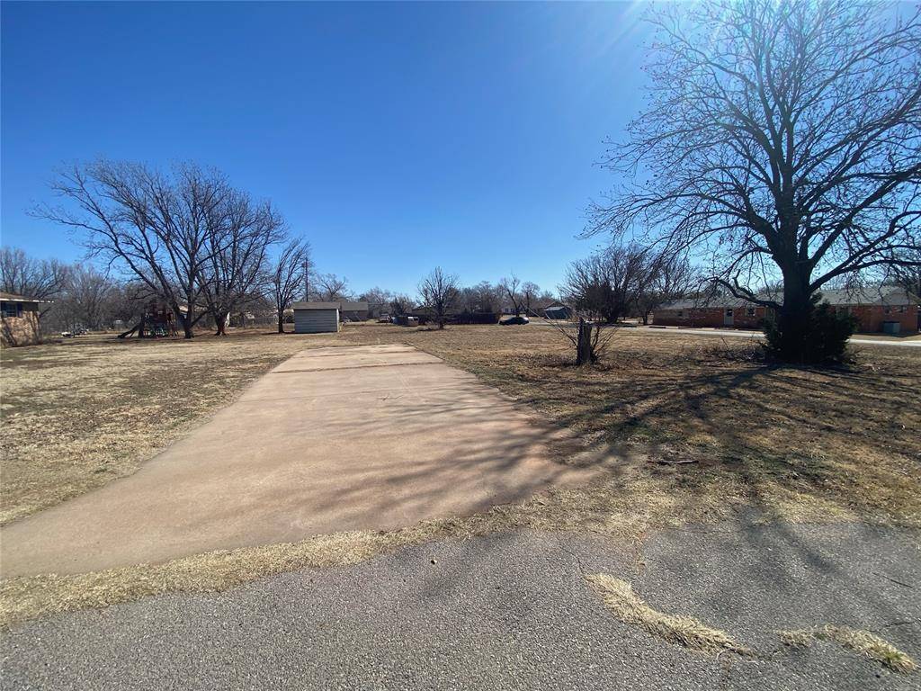 1100 N 8th ST, Sayre, OK 73662