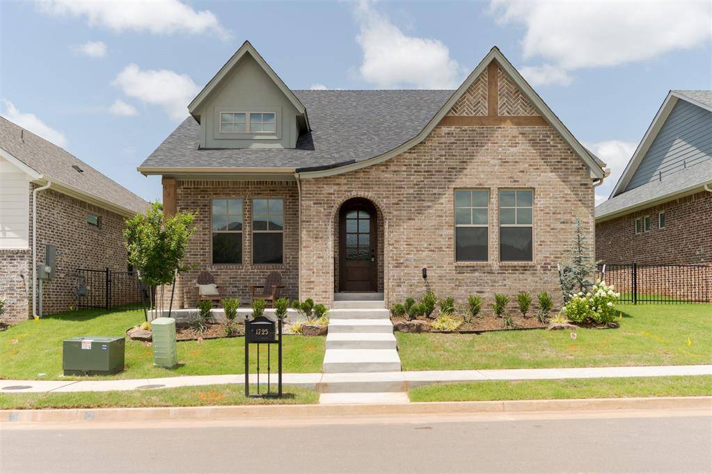 1725 Parkwood AVE, Edmond, OK 73034