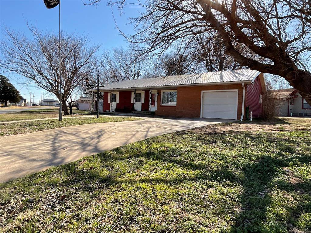 410 N Walnut ST, Seiling, OK 73663