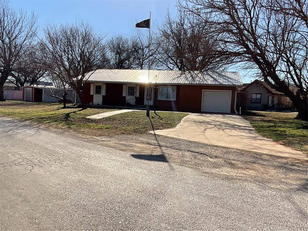 410 N Walnut ST, Seiling, OK 73663
