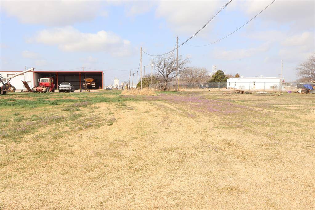 Thompson AVE, Chattanooga, OK 73528