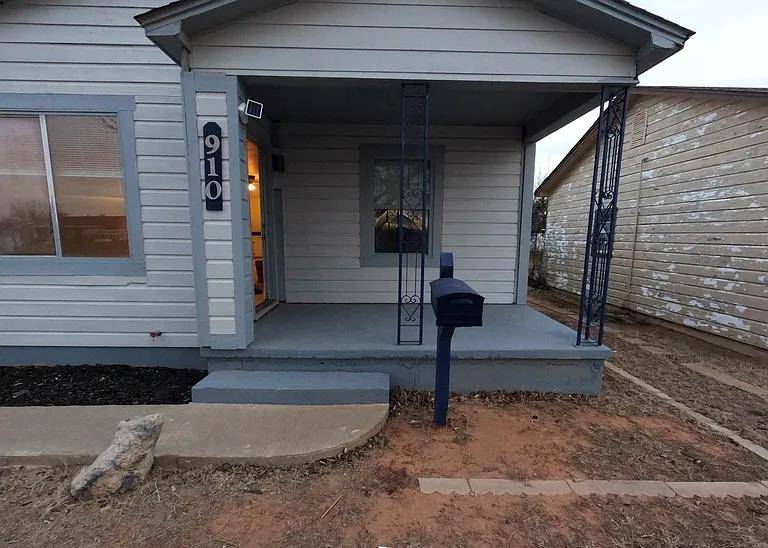 910 N Hightower ST, Altus, OK 73521