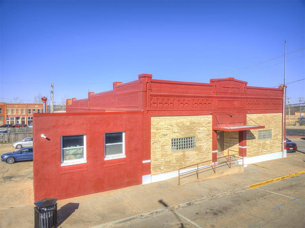 123 N 1st ST, Guthrie, OK 73044