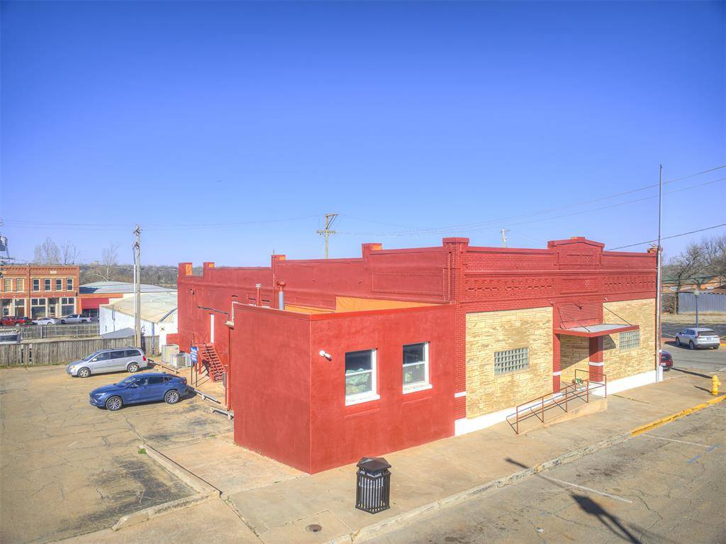 123 N 1st ST, Guthrie, OK 73044