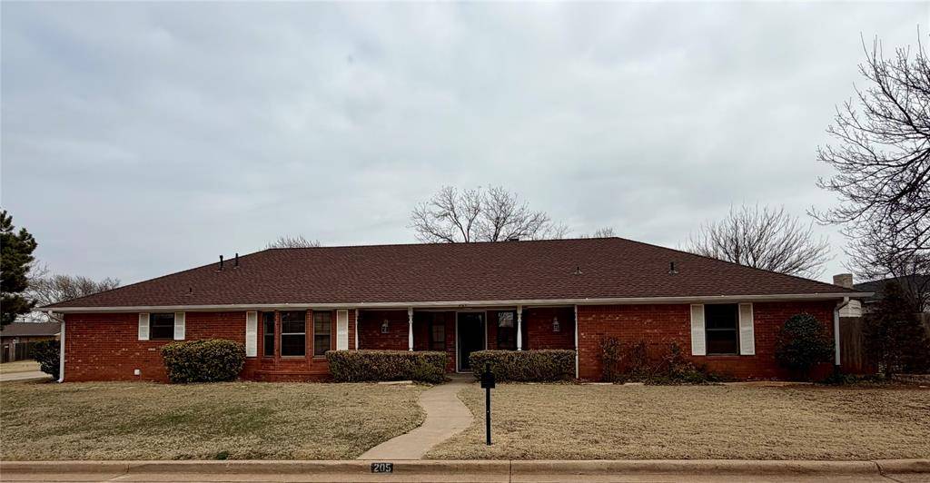 205 Randolph RD, Clinton, OK 73601