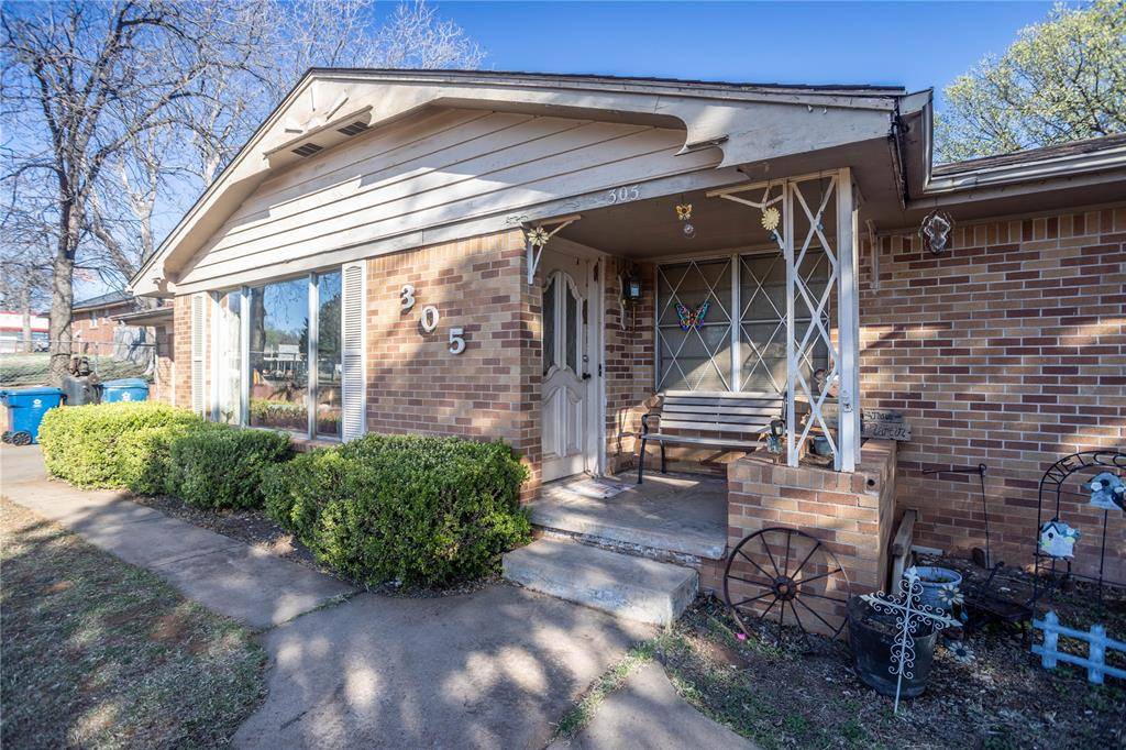 305 E 3rd ST, Cordell, OK 73632