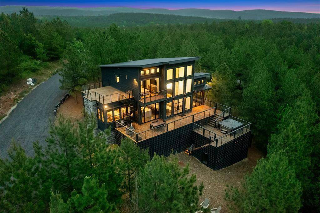 157 Woodland Bluff TRL, Broken Bow, OK 74728