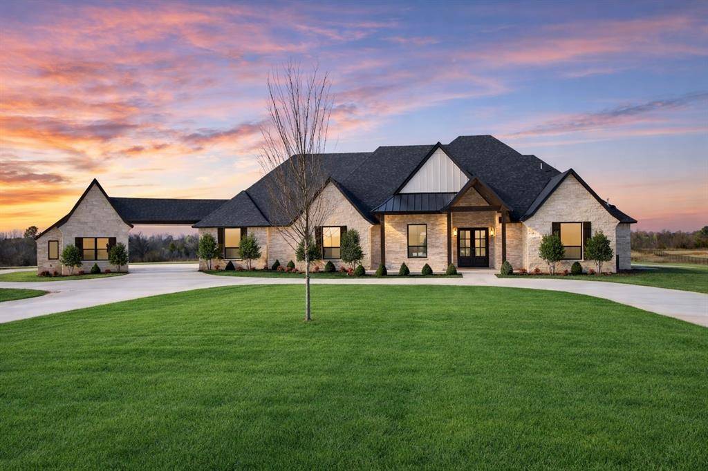 10601 Secretariat Drive DR, Mustang, OK 73064