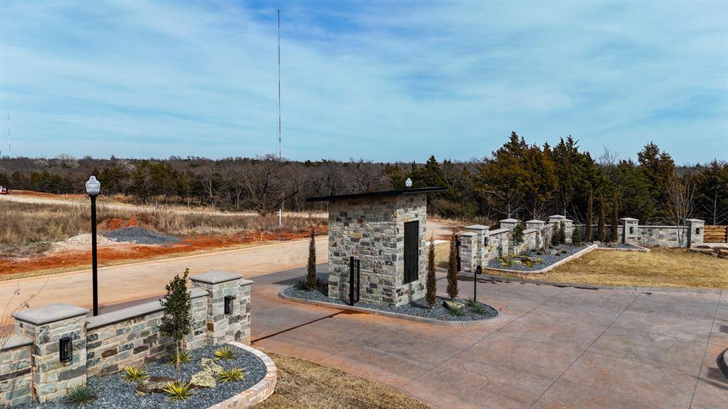 8266 E Wilshire Park DR, Oklahoma City, OK 73111