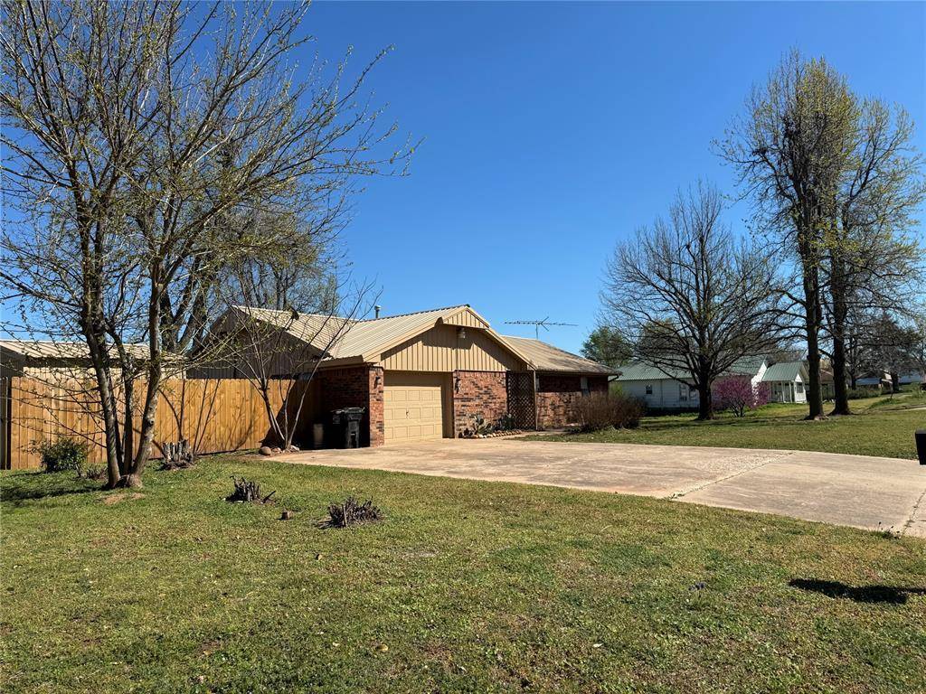 300 N Rush AVE, Rush Springs, OK 73082