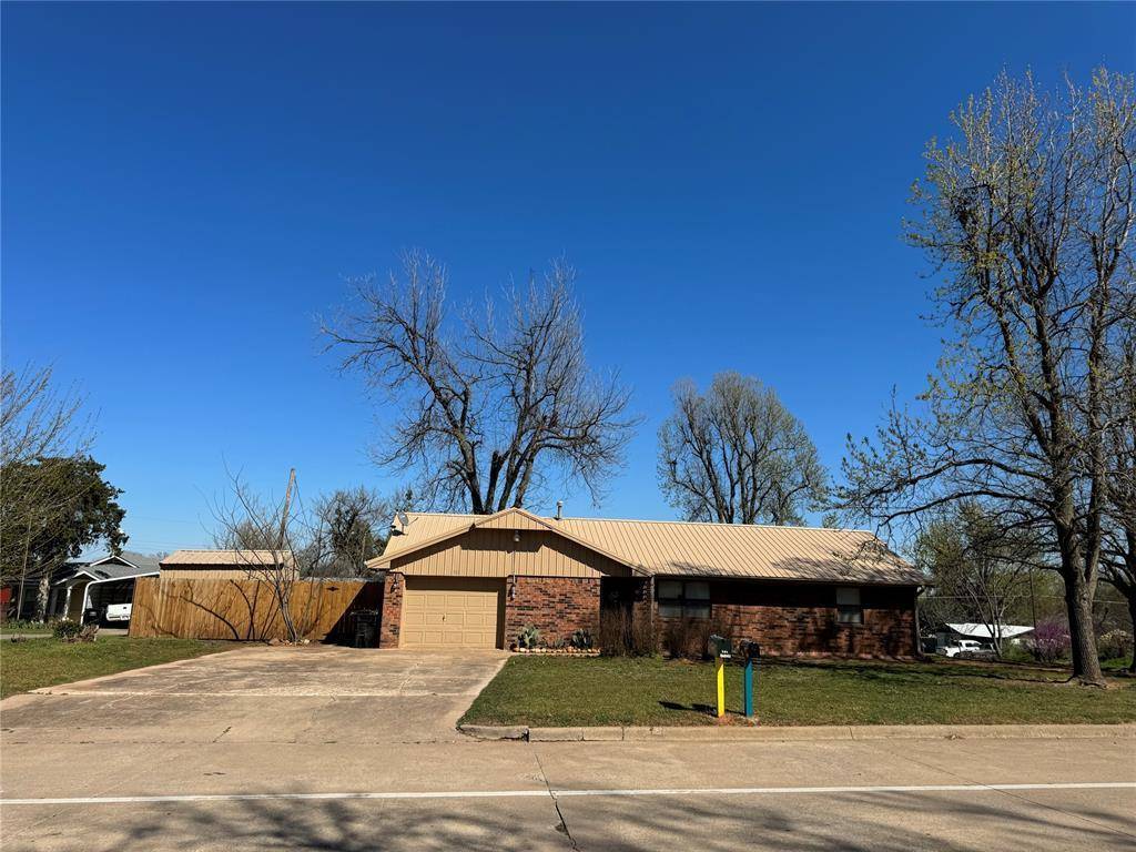 300 N Rush AVE, Rush Springs, OK 73082