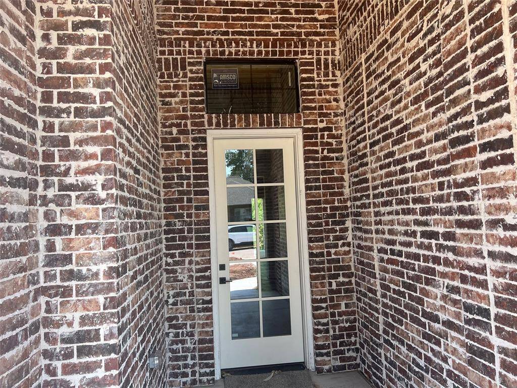 10033 SW 27th ST, Yukon, OK 73099